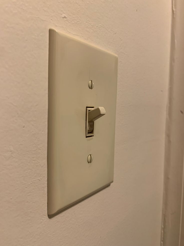 This is the sound of playing with a light switch<audio controls src='/audio/Light switch copy.mp3'></audio>